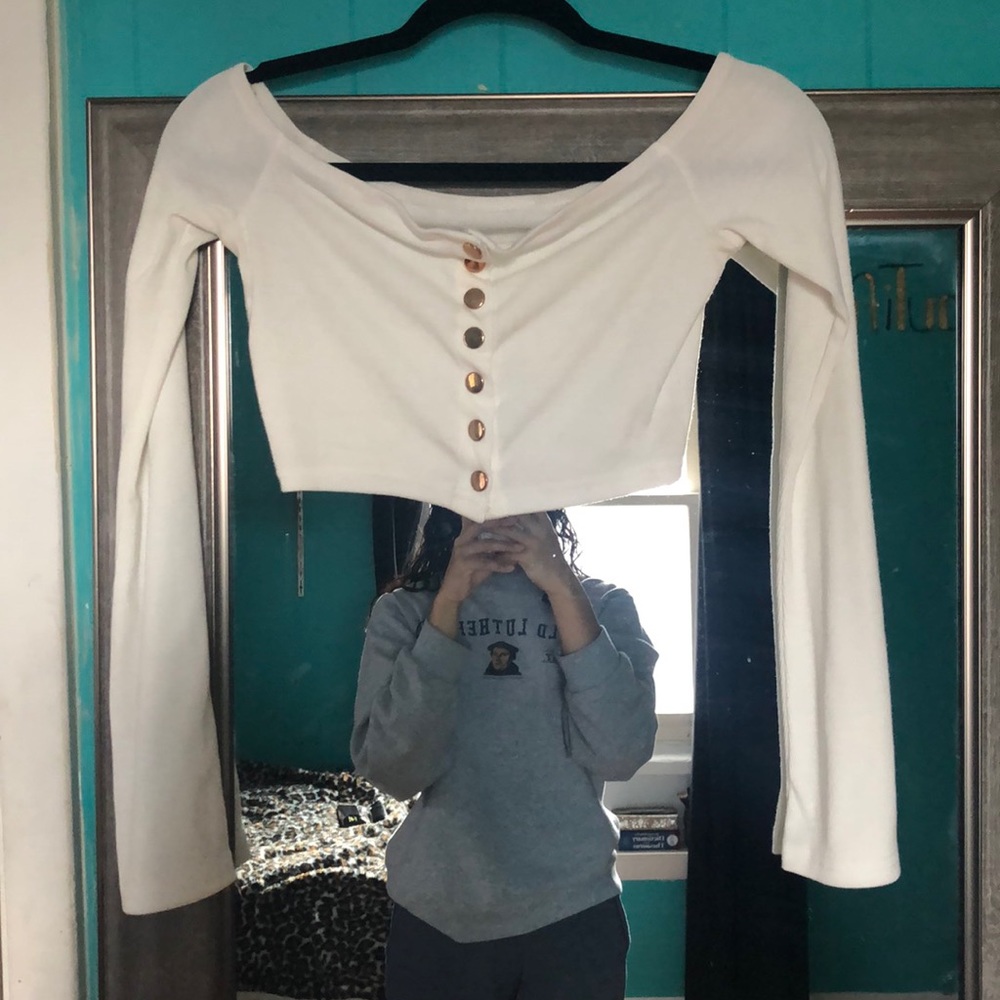 Off shoulder long sleeve